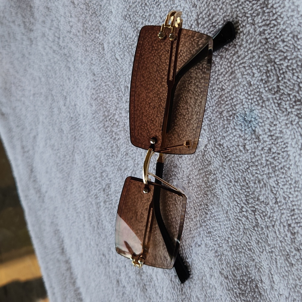 Sun glasses x5 pair included, As seen in pics selling all 5 pairs together.